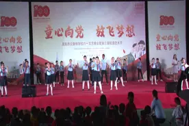 渭南西交康学校举行庆六一活动 舞蹈串烧《炫彩康桥》表演者：二年级3班、嘻哈舞蹈社团老师等图片