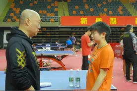 中国乒乓球女队特邀杨广弟教练助力孙颖莎备战休斯敦世乒赛图片