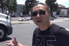 中国人在美国开卡车，一天10个小时月入6万，开宝马住豪宅图片