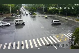 无锡一考生中考要迟到，交警铁骑火速护送图片