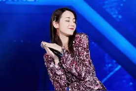 难怪热巴不愿穿“液体裙”，首次穿它同框罗志祥后，全网沸腾了图片