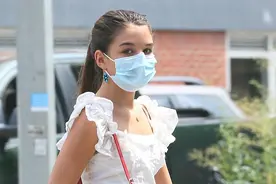 “阿汤哥”女儿苏瑞遛狗美腿修长，身高近1米7简直仙女颜值图片