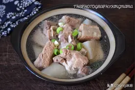 炖排骨时，有人直接炖，有人先焯水，大厨：不对，教你正确做法图片
