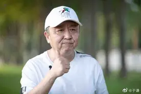 于谦捐款方式太独特！疑去银行现场捐百万，纸票据成圈中独一份？图片