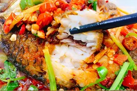 做菜时，哪些调料要先放？厨师长：如果放错时间，菜的味道差太多图片