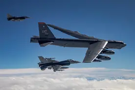 同时对中俄进行核打击？美轰炸机机群现身中俄边境，白宫强硬表态图片