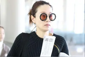 马伊琍难得留头发，一点点长就要扎个啾啾，没短发时髦但看着年轻图片