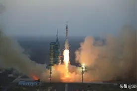 我国新一代可重复使用的航天飞机在太空飞行2天后着陆图片