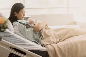 为何我国女性生完孩子要坐月子，而外国女性不用呢？医生给出答案图片