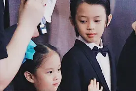还记得邓超孙俪的一双儿女吗？一家四口共用一张脸图片