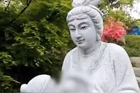 浙江景区现不雅喂奶雕像，工作人员：现在的年轻人不懂孝图片