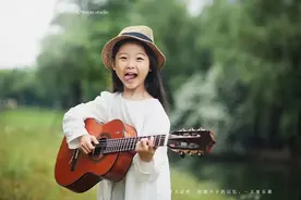 6岁女孩弹吉他爆红，人家娃的兴趣班咋就学成了教科书？图片