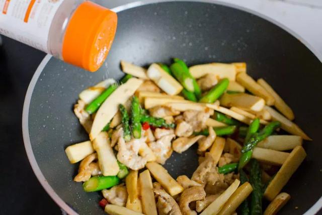 整个五月的鲜，一道菜全吃上了：今夏餐桌的新宠