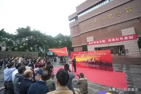 讲述红色故事传承红色精神 川渝两地文艺家在渝采风创作图片