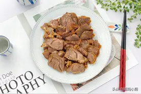 农村婆婆秘制20年的卤肉秘方，牛肉入味又筋道，切片下酒超棒图片