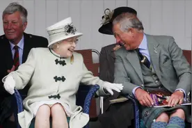 英王室联手庆母亲节，剑桥三宝作画致敬戴妃，乔治继承查尔斯画风图片