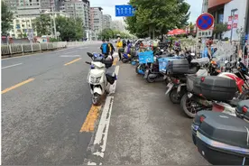 调查 | 堵行人挡公交，外卖车乱停成“拦路虎”！怎么破？图片