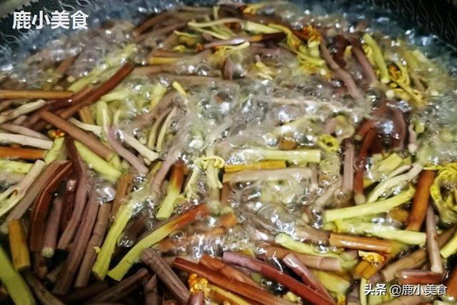 5月此野菜别忘吃，含“18种”氨基酸，简单炒，比菠菜鲜嫩下饭