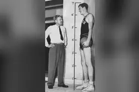 1954年，NBA史上唯一一场篮筐高度3.66米的比赛，这场比赛太特殊图片