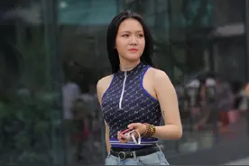 腿上赘肉太多，紧身牛仔裤都被“撑破”，再不减肥脱都脱不下来图片