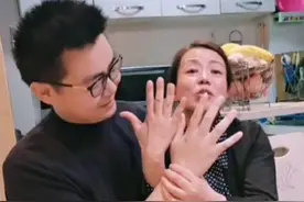 郭威乔迁新房，许妈姚爸坐车到郭威新家帮忙搞卫生，十分幸福图片