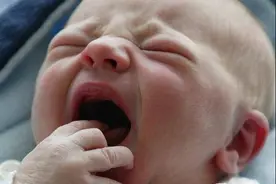 宝宝出生后，满了百天才能出门？新生儿出门，宝妈记住这“三看”图片