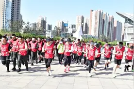 津南区：军地半程马拉松赛 增进军民友谊图片