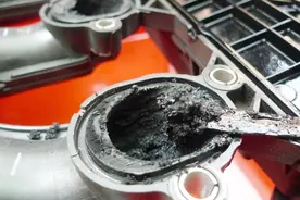 怎么才能知道汽车积碳和三元催化是否堵塞了？怎么清理呢？视频封面