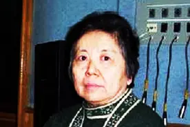 被杨绛咬伤手指的肖凤，是第一个研究萧红并出版专著的女学者图片