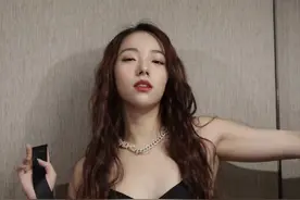 又一女星恋情曝光！姐弟恋相处日常太甜蜜，18岁男友为篮球新星图片