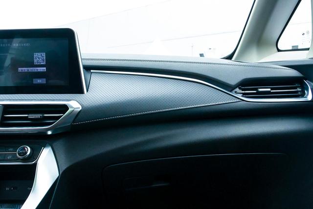 场地试驾上汽MAXUS EUNIQ 5，底盘质感出色的家用MPV