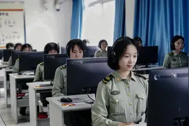 军中最强“女团”，不拼颜值拼实力图片