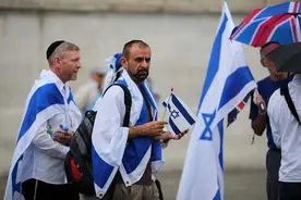 英国国王登基时，犹太商人前来赠送礼物，离开宫殿后却全部被杀图片