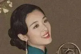 美女表情包｜酒杯里飘出的是感情，红酒里尝到的是浪漫图片
