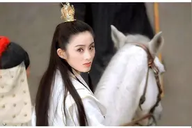 倚天后传：黄衫女生下三子，二儿是与无忌所生，大儿让周芷若抚养图片