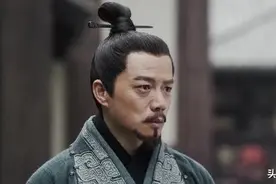 《大秦赋》吕不韦临行，嬴政送玉佩有深意，细节暗示是父子关系图片