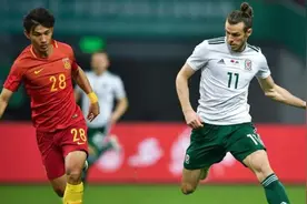 这就很讽刺！停球10米+带项链，曾被瞧不起的王燊超成防线遮羞布图片