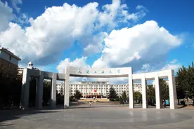 大连工业大学校训：博学精思 笃行致新图片