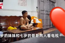 广东1岁小女孩跌倒，7岁哥哥立马抱起，熟练抱哄姿势太暖心图片