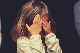 “你死后财产都是我爸的”孩子的童言无忌，背后揭示父母处事问题图片