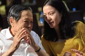 杨振宁晚年改回中国籍，只为养老？看看他对国家做的贡献有多大吧图片