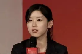 奶茶妹妹”章泽天扎高马尾素颜出镜，气质端庄文静图片