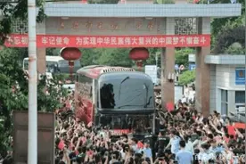 毛坦厂“陪读妈妈”一年挣百万，却遭到网友批判？家长：愿意消费图片