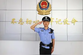 等执勤完，我娶你图片