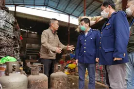 市民举报废品回收站收购废旧液化气钢瓶 记者探访……图片