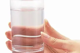 蜂蜜水适合什么时间喝最好？蜂蜜什么时间喝最好最有效？图片