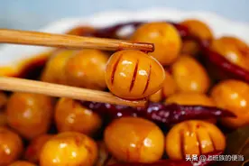 鹌鹑蛋最佳吃法秘籍，香辣过瘾，好吃到停不下来图片