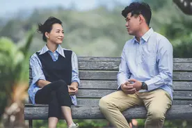 董卿种草2021春季最火单品，毛衣拼接衬衫，高级大气又百搭图片