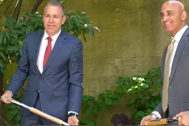 彰显和平？阿联酋和以色列大使在华盛顿种植了一颗“和平树”图片