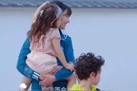 郑爽带娃陷入绝望，极度崩溃痛哭，直言：我不想录了图片